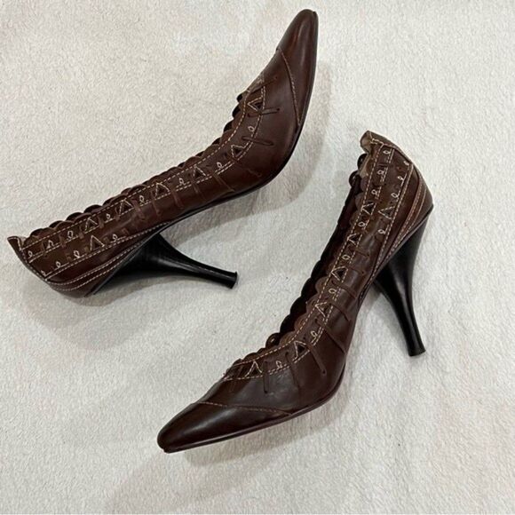 Naughty Monkey Scalloped Faux Leather Pumps size 10 - Picture 14 of 15